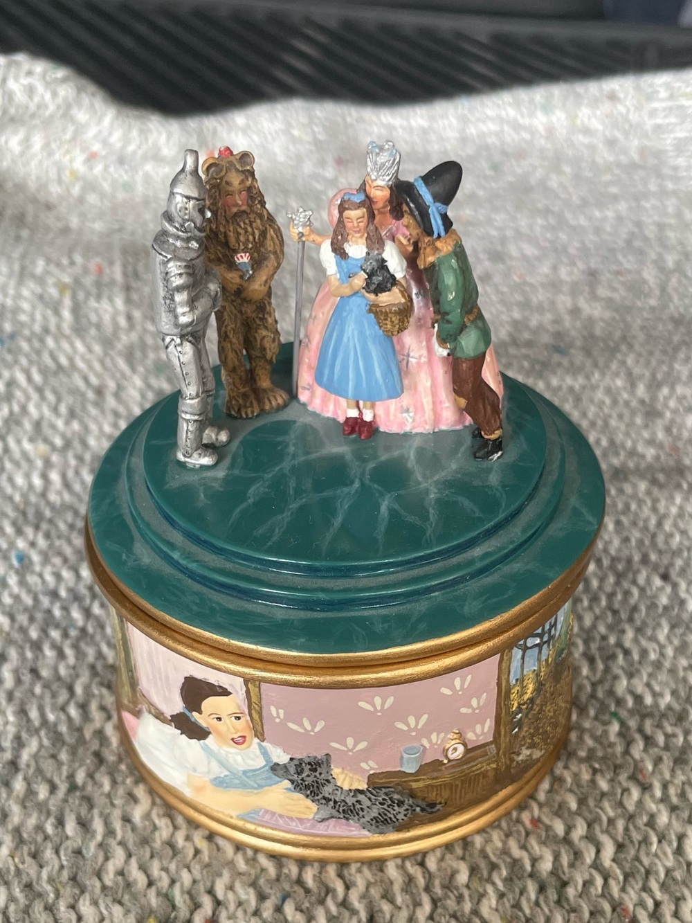 Ardleigh-Elliott “There’s No Place Like
Home” music box